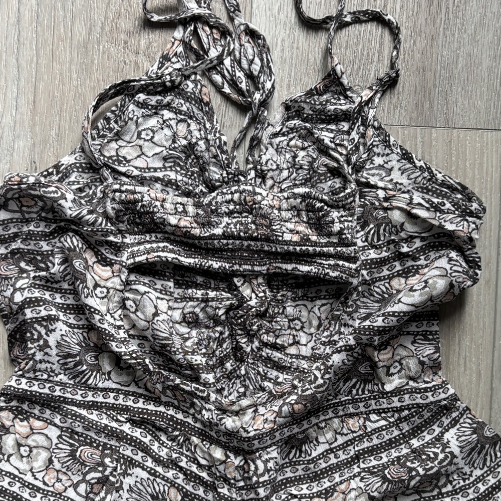 Floral Patterned Romper - Picture 4 of 5